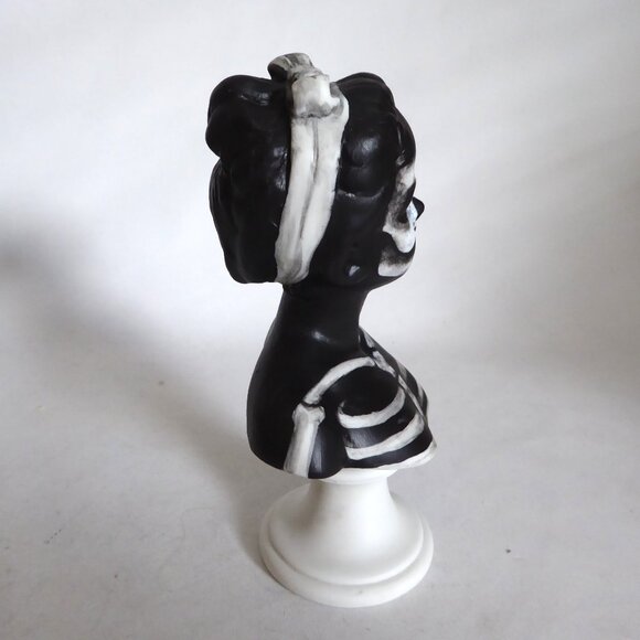 NEW SKELETON DEATH BECOMES HER UPCYCLED GOTHIC HALLOWEEN HORROR FIGURINE ODDITY - Picture 4 of 10